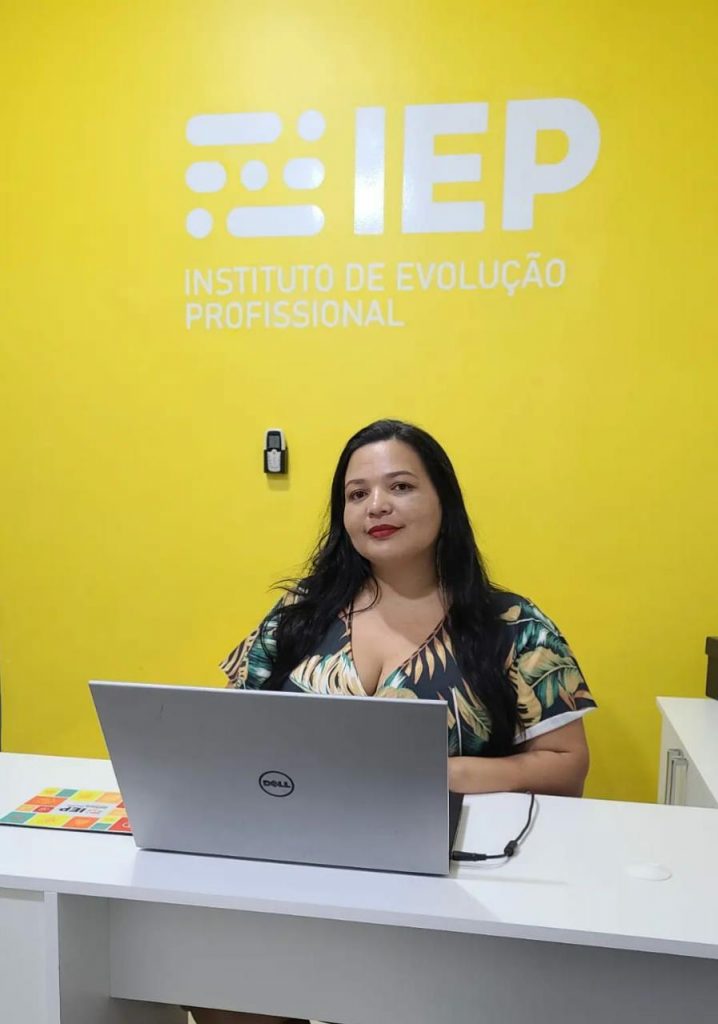 Foto: Diretora Josseane Rodrigues - IEP Arapiraca